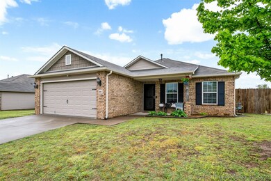 2801 W Fredericksburg St, Broken Arrow, OK 74011 - photo 2