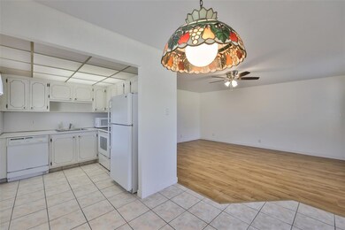 1811 Bedford Ln unit G153, Sun City Center, FL 33573 - photo 6