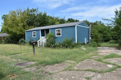 405 E Brown St, Hugo, OK 74743 - photo 2