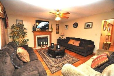 299 S Laurel Dr, Wind Gap, PA 18091 - photo 5