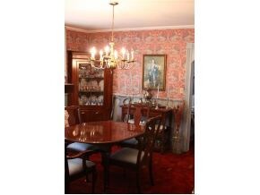 DINING ROOM PERIOD WALLPAPER