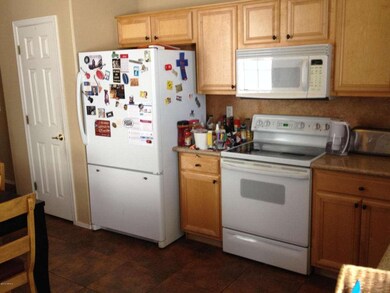 All kitchen appliances stay!