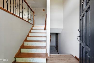 1201 Eastbrook Dr, Kingsport, TN 37663 - photo 4