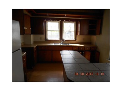 2111 E Lynn St, Anderson, IN 46016 - photo 2