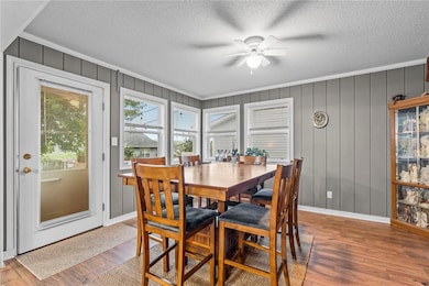 4 seasons room, or dining room