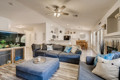 Great Room with ceiling fan/light