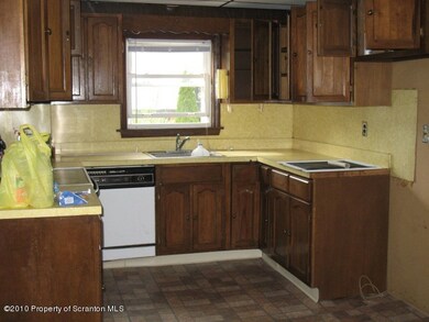 303 Rushbrook St, Jermyn, PA 18433 - photo 5