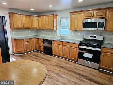 332 E Linden Ave, Lindenwold, NJ 08021 - photo 2