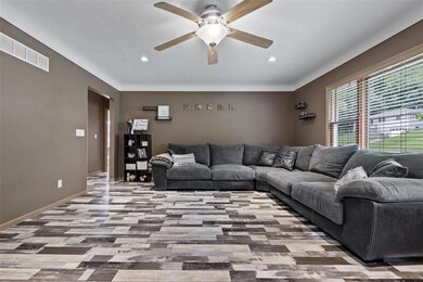 1669 10th St NW, Cedar Rapids, IA 52405 - photo 5