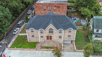 85-02 165th St, Jamaica, NY 11432 - photo 2