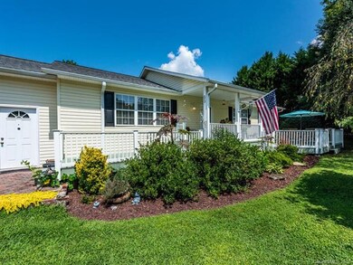 55 Cedar Creek Dr, Hendersonville, NC 28792 - photo 3