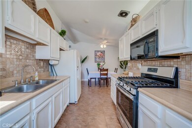 14400 Berg St, Sylmar, CA 91342 - photo 6