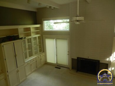 41 SW Pepper Tree Ln, Topeka, KS 66611 - photo 5