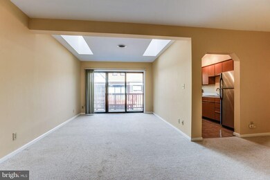 204 Skyhill Rd unit 7, Alexandria, VA 22314 - photo 2