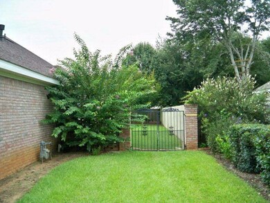 203 Belton Dr, Dothan, AL 36305 - photo 2