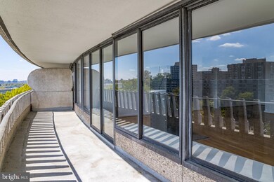 Watergate East Residences unit 1008-S, Washington, DC 20037 - photo 5