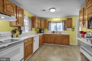 737 W Oak St, Palmyra, PA 17078 - photo 7