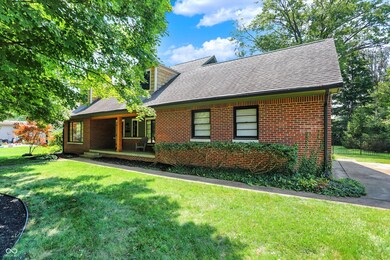 2796 Sycamore St, Columbus, IN 47201 - photo 2