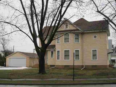 2110 W 1st St, Davenport, IA 52802 - photo 2