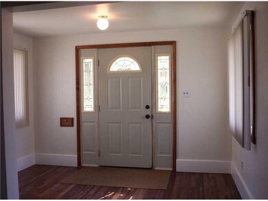 Entry/Foyer. ROOMY ATTRACTIVE ENTRY W/LOTS OF LIGH