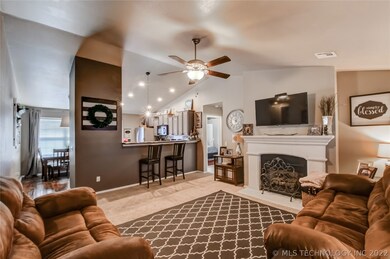 8911 S 258th East Ave, Broken Arrow, OK 74014 - photo 5