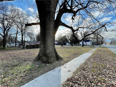 229 W Grove Ave, Springdale, AR 72764 - photo 7