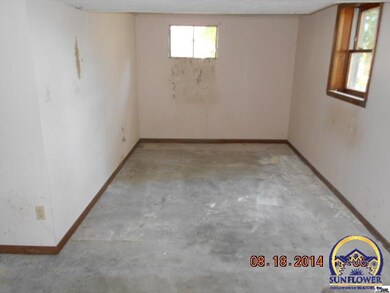 8223 SW 61st St, Topeka, KS 66610 - photo 6