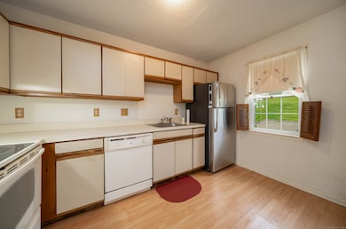 53 Brushy Plain Rd unit 3D, Branford, CT 06405 - photo 4