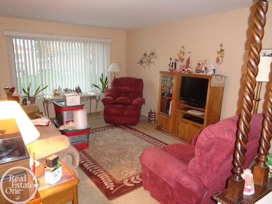 36702 Samoa Dr, Sterling Heights, MI 48312 - photo 3