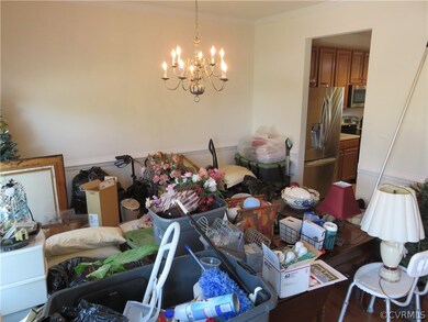 Pardon the mess! Seller is on the way out.