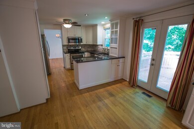 8088 Winding Way Ct, Springfield, VA 22153 - photo 3