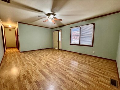 1312 Thornton Ave, Parsons, KS 67357 - photo 6