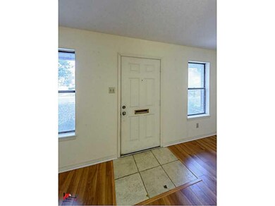 Entry/Foyer.