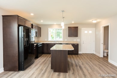 Kitchen Photo 3