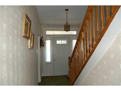 Entry/Foyer.