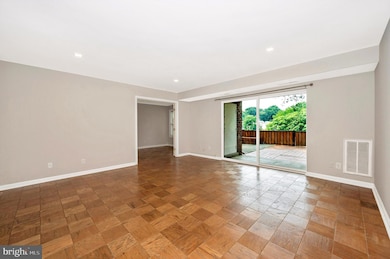 844 Quince Orchard Blvd unit T-1, Gaithersburg, MD 20878 - photo 4