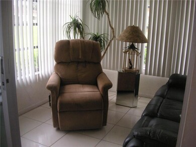 BEAUTIFUL ENCLOSED FLORIDA ROOM