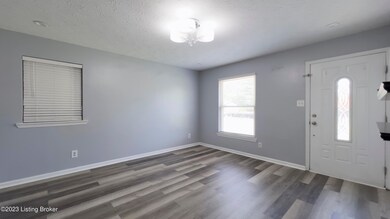 8008 Grenelle Dr, Louisville, KY 40228 - photo 5