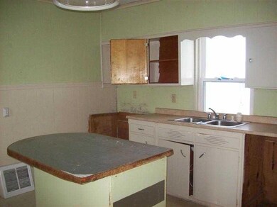 71 Maple St, Mechanic Falls, ME 04256 - photo 3