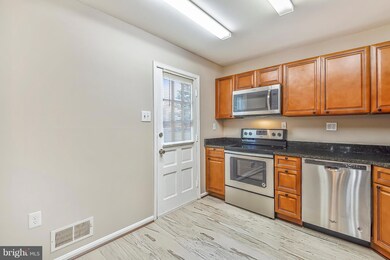 9237 Burke Rd, Burke, VA 22015 - photo 4