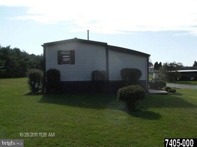 935 Kelly Dr unit 935, Mount Wolf, PA 17347 - photo 4
