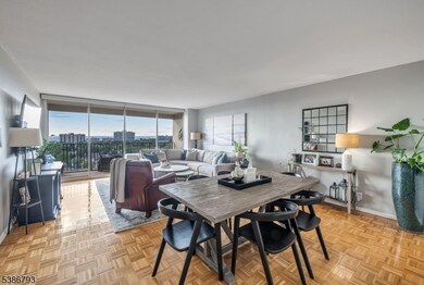 Horizon House unit 1706, Fort Lee, NJ 07024 - photo 6