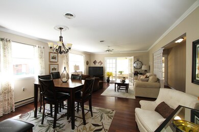 Combo View Dining-Living Room