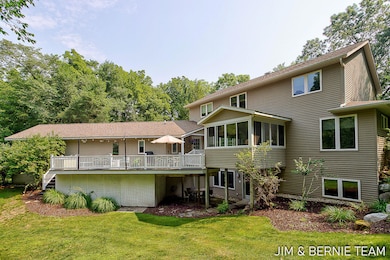 3653 Grand Bluffs Ct SW, Grand Rapids, MI 49534 - photo 3