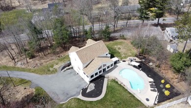 380 Mammoth Rd, Pelham, NH 03076 - photo 4