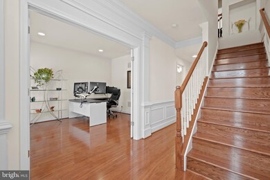 2526 Walnut Leaf Ln, Herndon, VA 20171 - photo 4