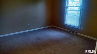 3315 W 43rd St, Davenport, IA 52806 - photo 6