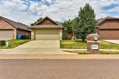 Welcome to 805 Doe Trail in Edmond!