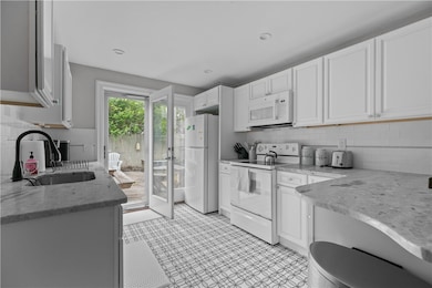 19 Warren Ave unit 19, Middletown, RI 02842 - photo 5