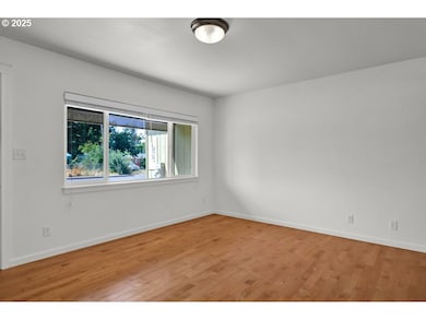 475 N 35th St, Springfield, OR 97477 - photo 5